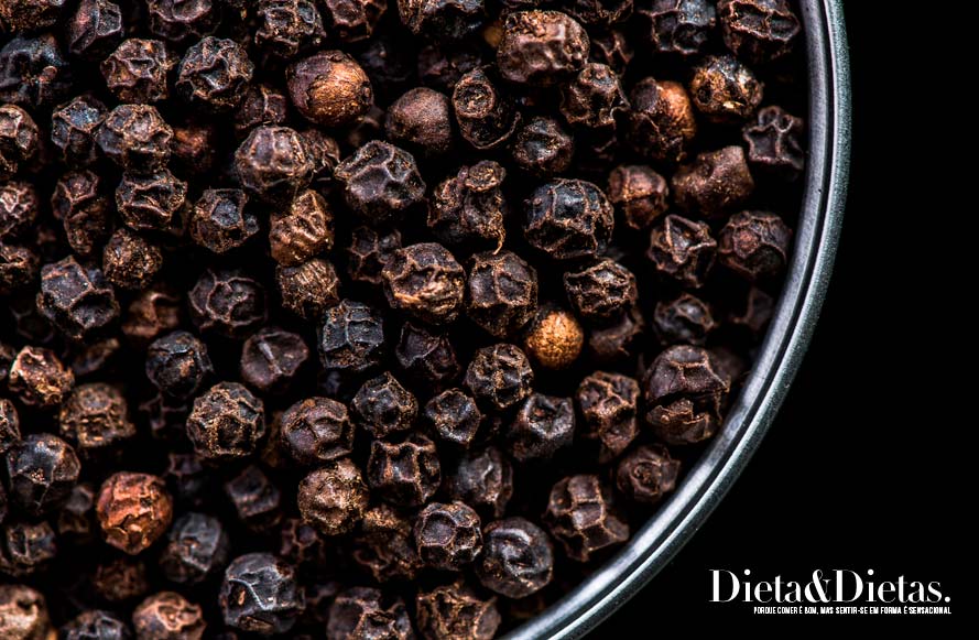 Chá de pimenta preta para eliminar gases no estômago